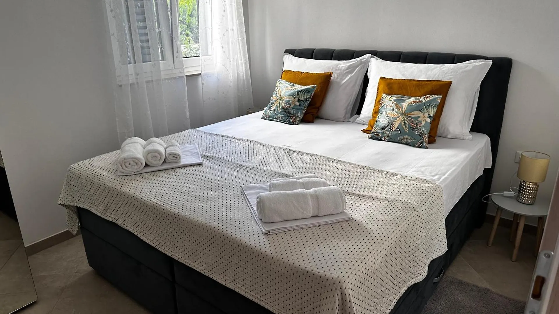 Divine Apartments Baška 0*,  Hırvatistan