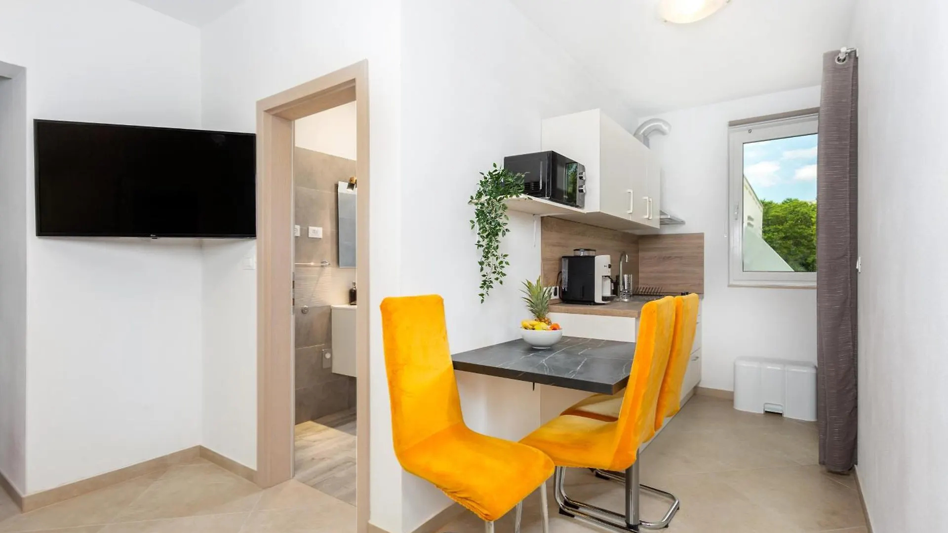 Divine Apartments Baška 0*,