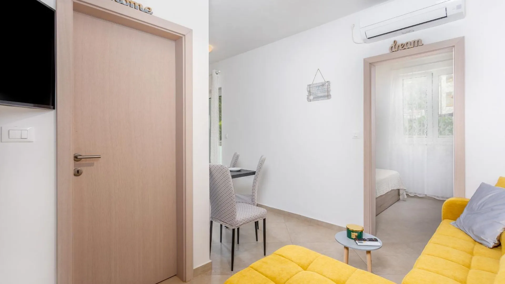 Divine Apartments Baška 0*,  Hırvatistan